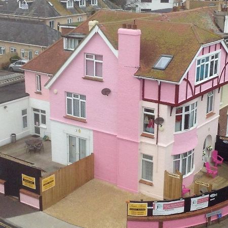 Pink House ,Opposite Beach ,Sleeps 6 , 2 Bedroom Ground Floor Self Contained Garden Flat , Private Entrance , Kitchen , Guaranteed Parking ,Wifi , Movies ,Bathroom ,Fridge , Microwave ,Bedroom 1, Double Bed & 2 Single Beds ,Bedroom 2 , Double Bed Пейнтон Екстер'єр фото